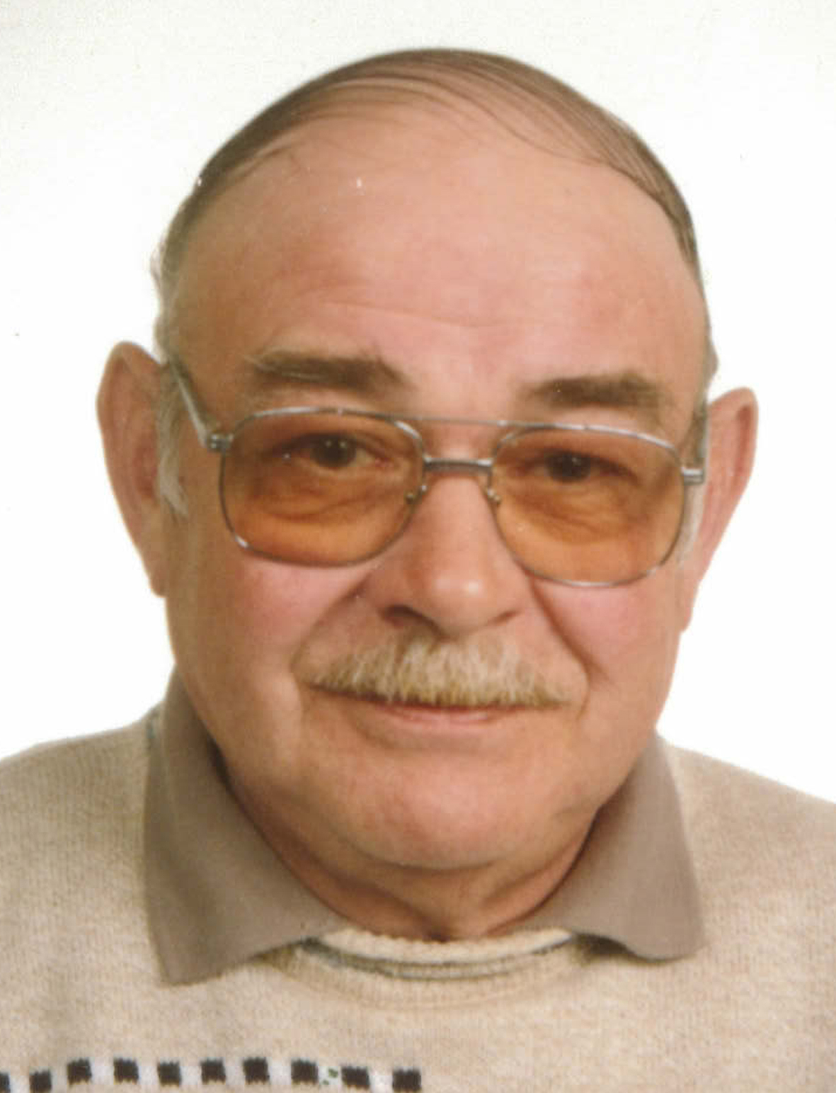 Portrait de GUY DECAMP