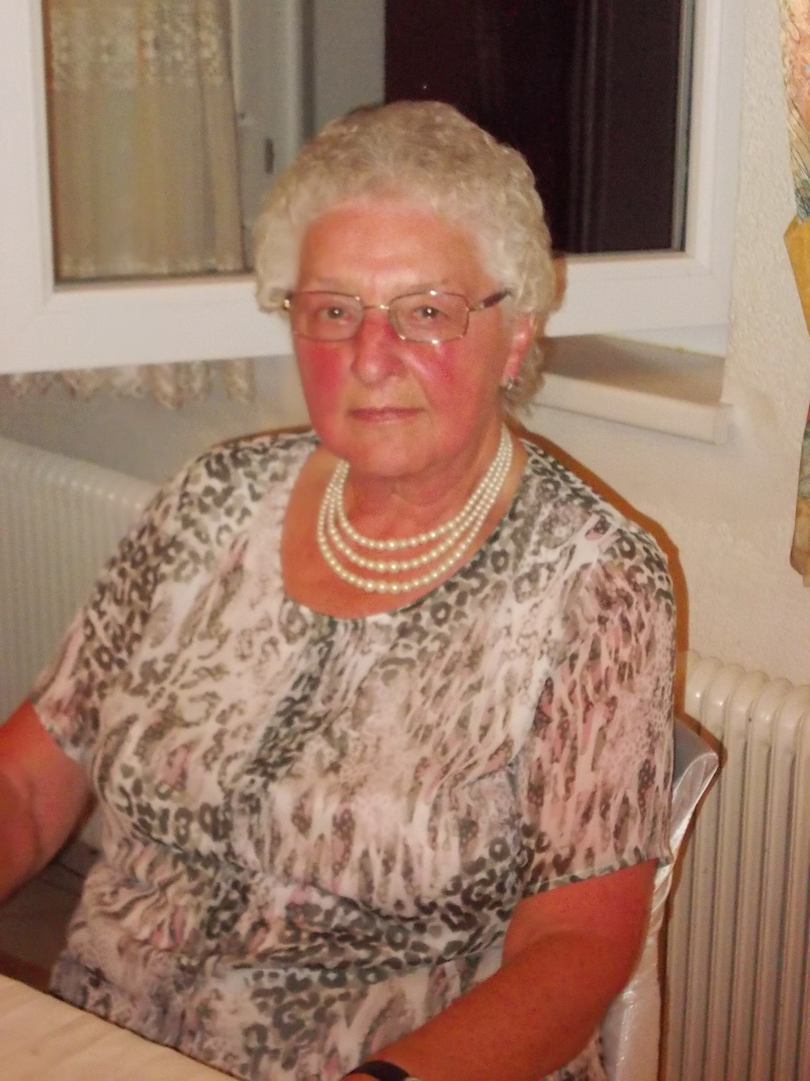 Portrait de SUZANNE FRÈRE